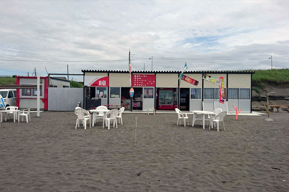 海の家 おしゃべりな瞳